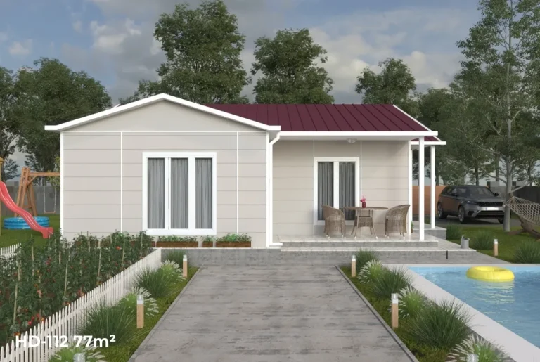 Tekirdağ Trakya’da 77 m² 2+1 HD-112 prefabrik evin ön cephe görünümü; modern tasarım, veranda ve bahçe.