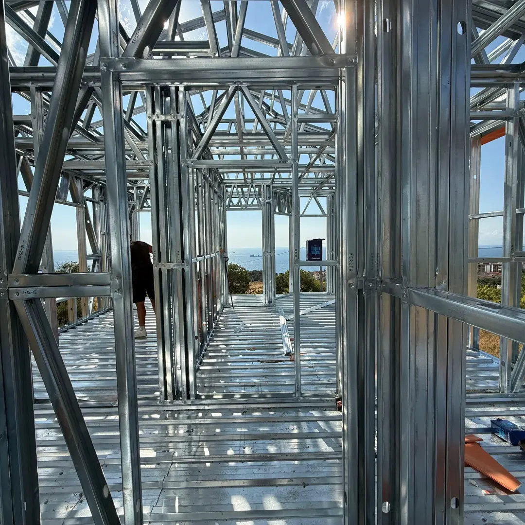 Çelik ev ara kat titreşim önleyici trapez sac ve beton uygulaması